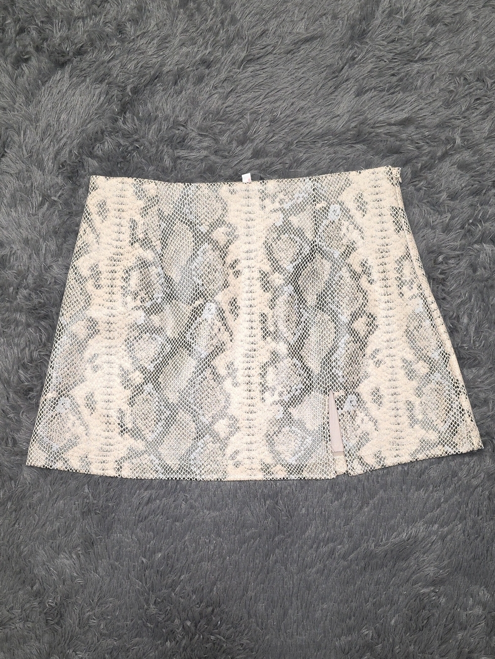 Olivaceous- Snake-Print Mini Skirt. Size L. NWT!